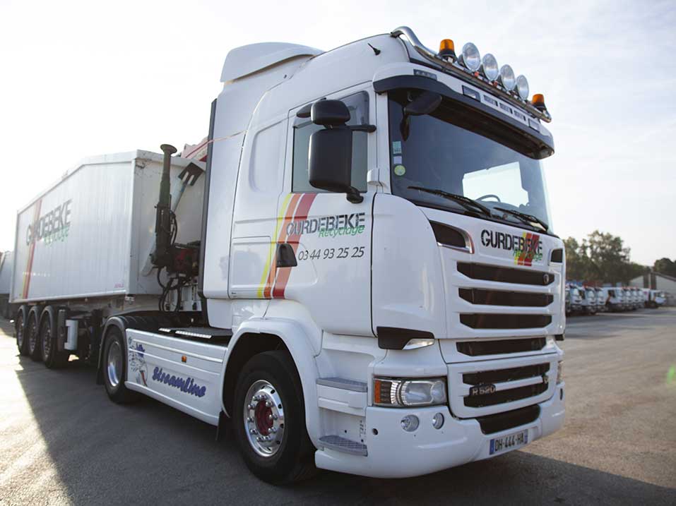 Camions de grue pour la collecte du verre